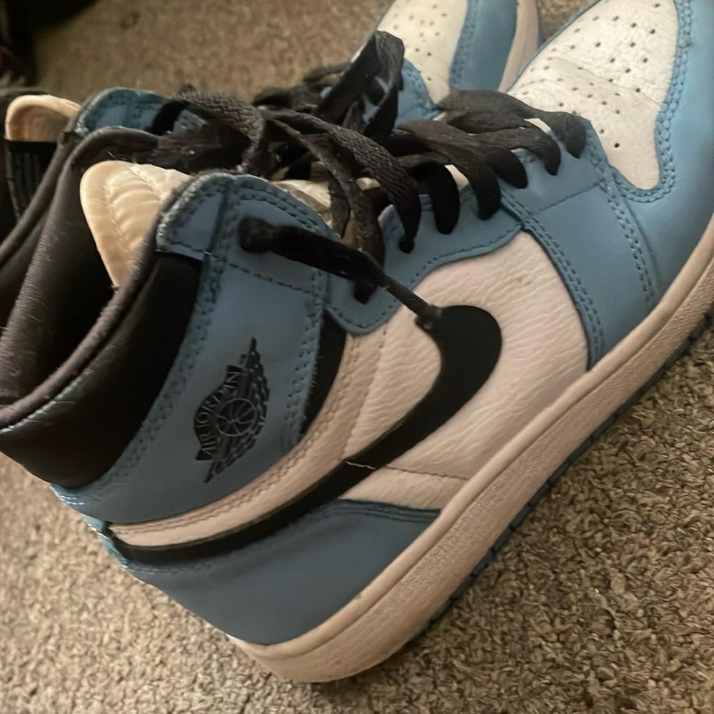 Air Jordan 1 retro high “university blue